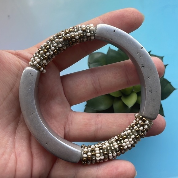 Vintage metal and bead bangle - Picture 1 of 4